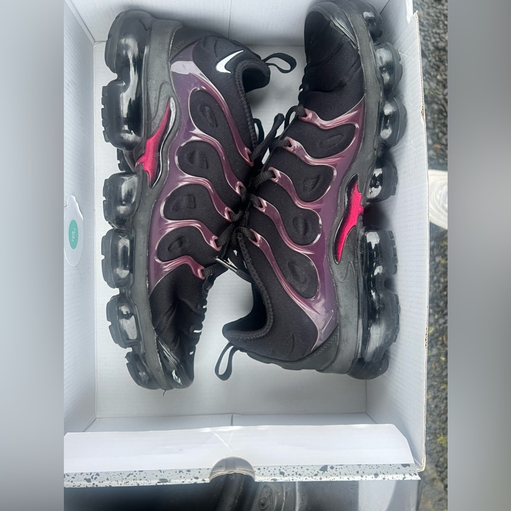 Black vapormax barely used